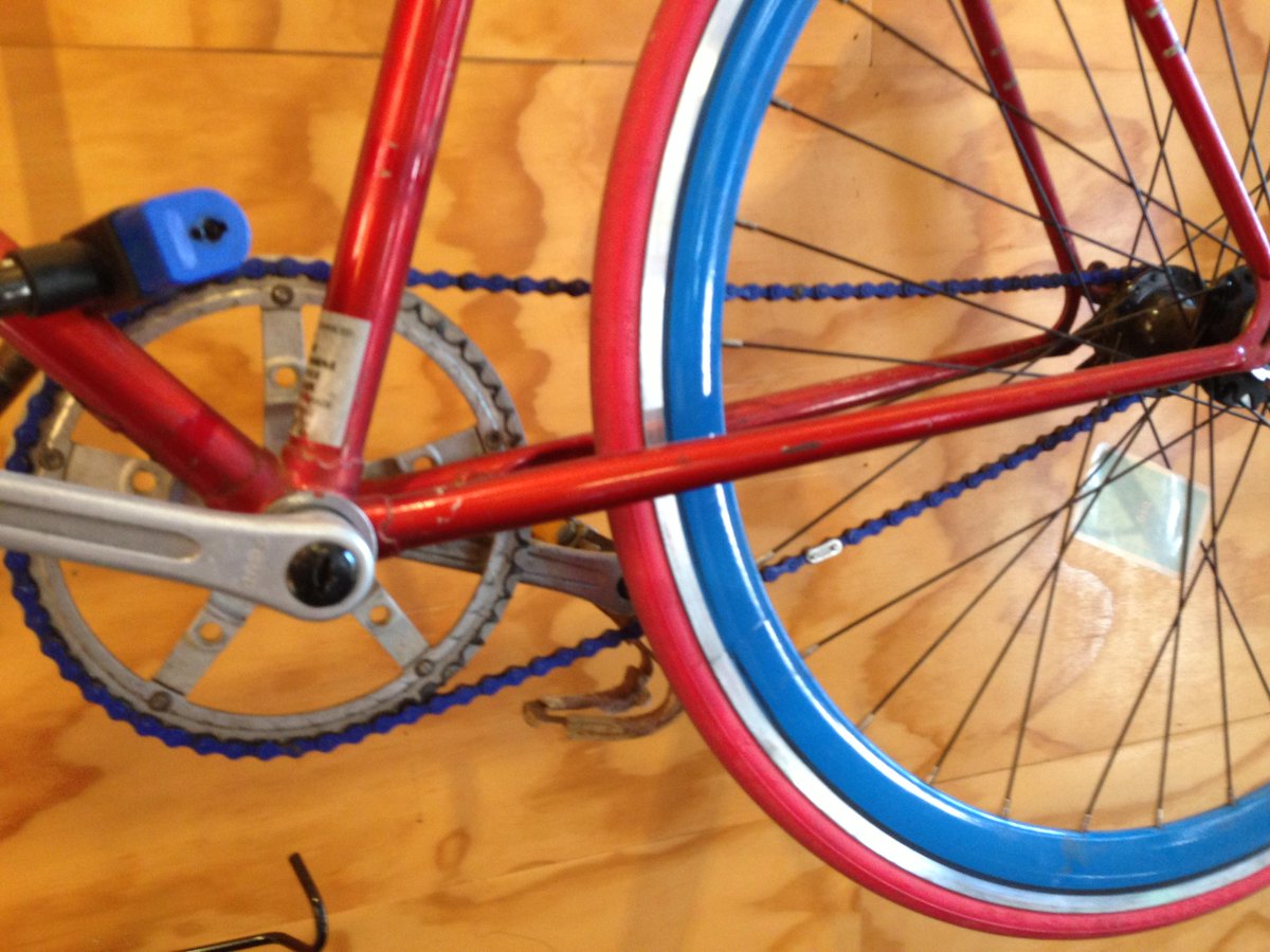 hanneshapke's tweet image. My #bike chain got stolen while at the #PyDX dinner. Help me finding my blue chain by using Python and Geodata.#pdx