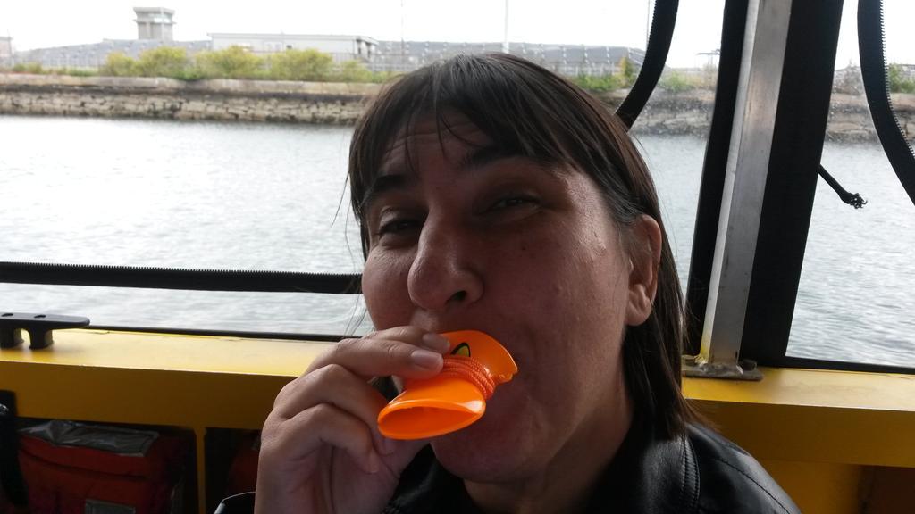 Mark_Stringer's tweet image. Themi joining in with a spirited duck call whilst learning all about revolutionary Boston.