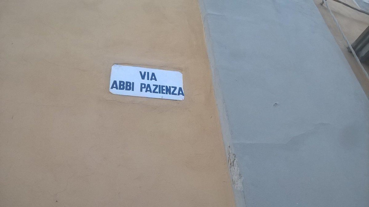 depalmiano82's tweet photo. A #Pistoia, dove mi trovo oggi per #PresenteItaliano, di cui sono tra i selezionatori, hanno certi nomi di strade! http://t.co/etmEFtz436