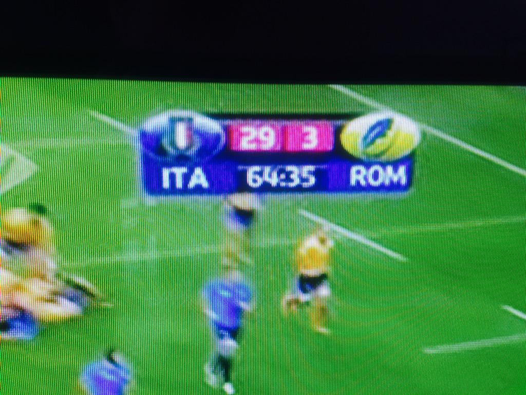 exist1980's tweet image. Anyone else see this as bad UX? I think the time is the score because it's next to the team names #ux #uxdesign