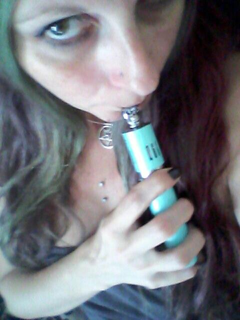 MsCatAstr0phe's tweet photo. #notblowingsmoke #girlsthatvape #showmeyourcloud #kickash#99problemsbutjuiceaint1 #keepcalmandvapeon http://t.co/mLuf3pQ2iv