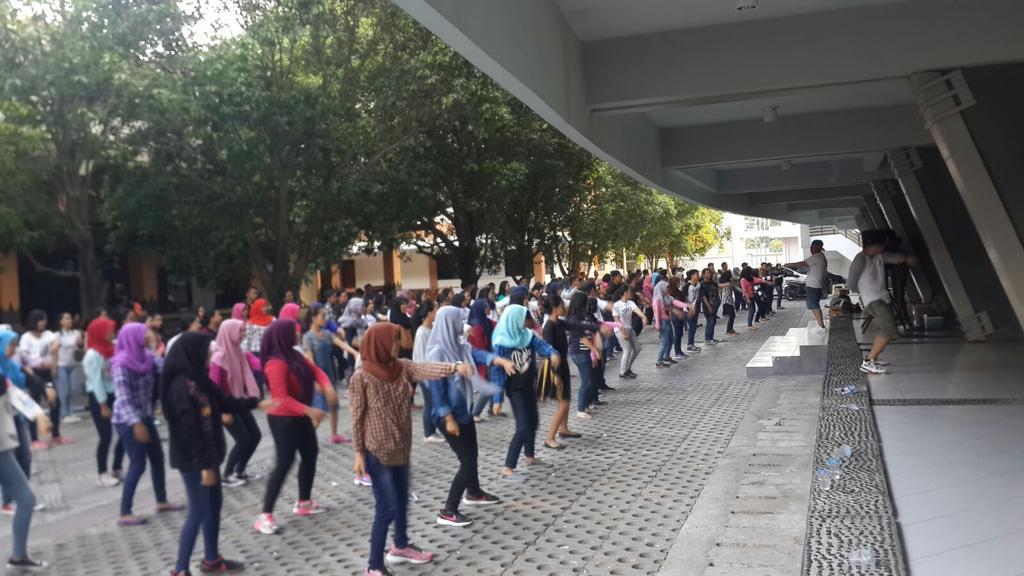 Selamat malam teman . Terimakasih buat temen2 yang sudah latihan flashmob tadi sore