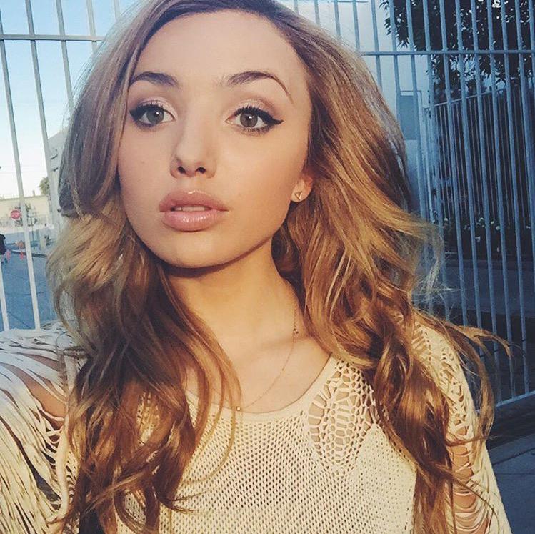 “Snapchat name | Peyton List : lalapeyton” .