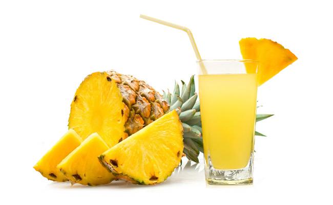 лимонад с ананасовым соком. ананасовый сок витамины. свежевыжатый сок ананас. коктейль в ананасе. сок ананас.