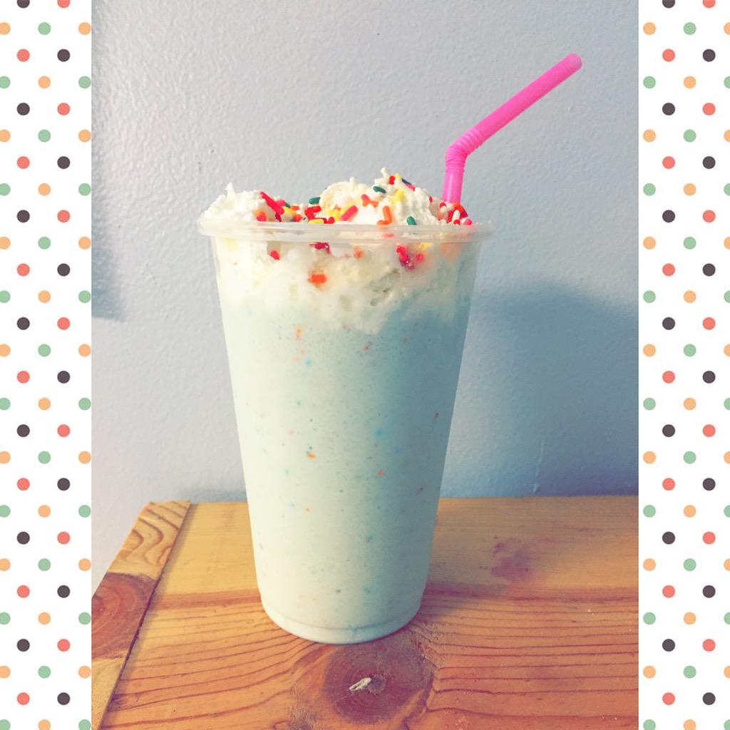 Tytotheler's tweet image. @OGStudentMin #TheGathering has a coffee shop from 5-6pm before worship. This is our b-day cake frappe...yummy...