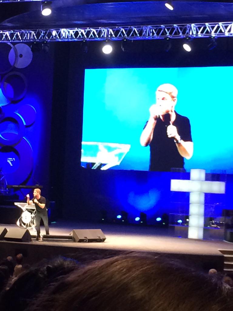 Rodney_4653's tweet photo. What a service!! Ps @JohnCameronNZ preaching up a storm! @CRCMain #comeletus #Dreamweek2015 http://t.co/bOpHjL5Fz2