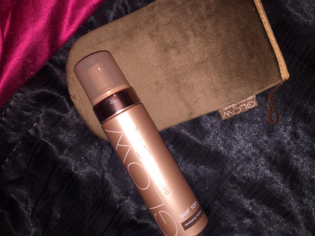 shanchaplainx's tweet photo. @SamanthaFaiers obsessed.. it applies so well and theres no horrible tan smell😍 Cant wait to see the results yay http://t.co/h5REypUj4M