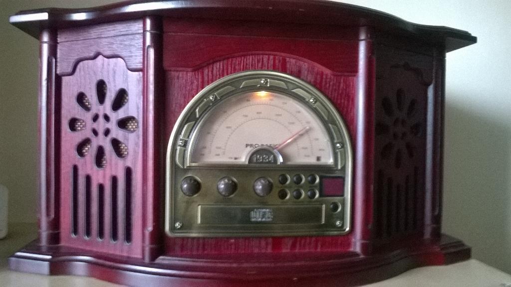 danifonoll's tweet photo. Aquesta el la radio de casa on esta sintonitzada ona Codinenca... Menys quan parla en Puyal... http://t.co/XdsslUClQu
