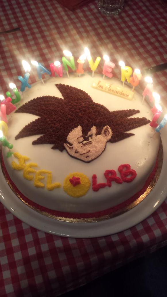 Jeel_TV's tweet image. Le gâteau que ma maman a commandé !  Elle est trop bête ! ♥
