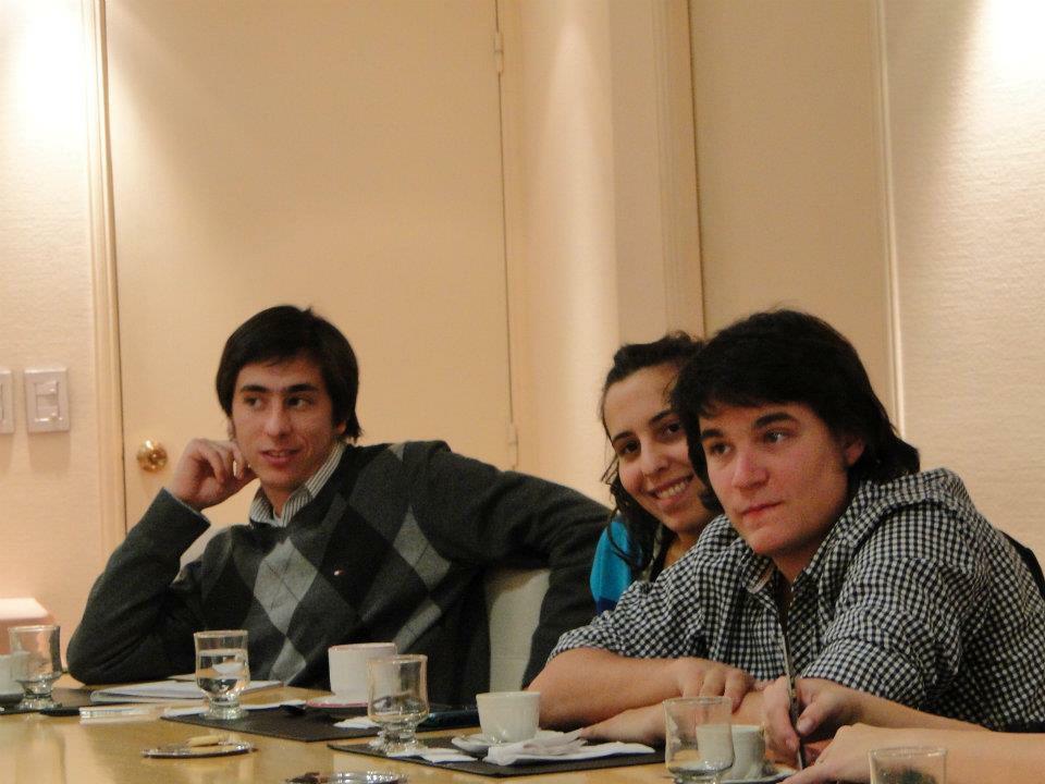 MauricioColello's tweet photo. La felicidad es más básica de lo que pensamos, en general la tenemos al lado y no nos damos cuenta. http://t.co/wKM3irAWhM