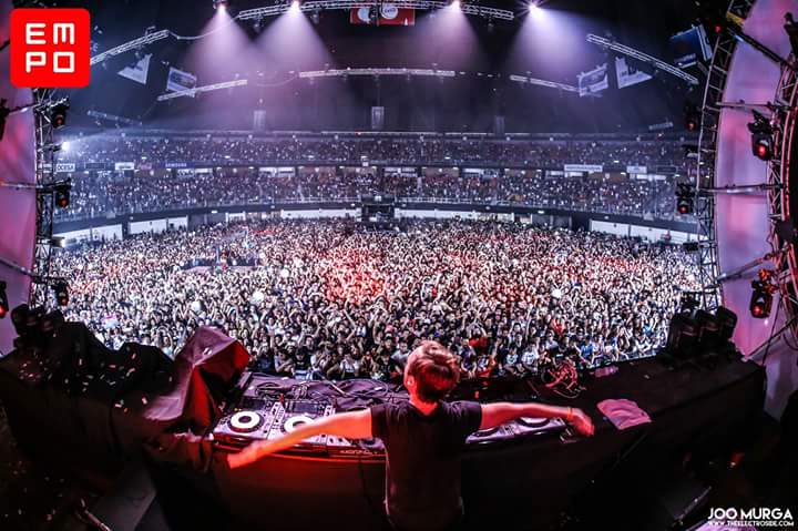 ahorasiviene's tweet image. Armin van beuuren ist #elnumberone