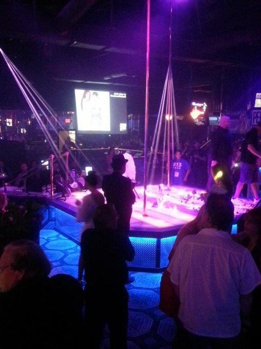 And they say we're heartless, we love our own♡♡♡ http://t.co/saexEx7Tb9<a href="/tag/nightmovesawards"class="tags"><span>#nightmovesawards</span></a>