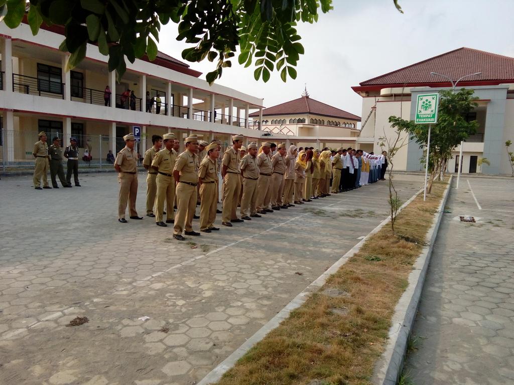 Sidak upacara hari senin RSUD dr.Sudirman .. kehadiran ok... kelengkapan pakaian dinas perlu diperbaiki