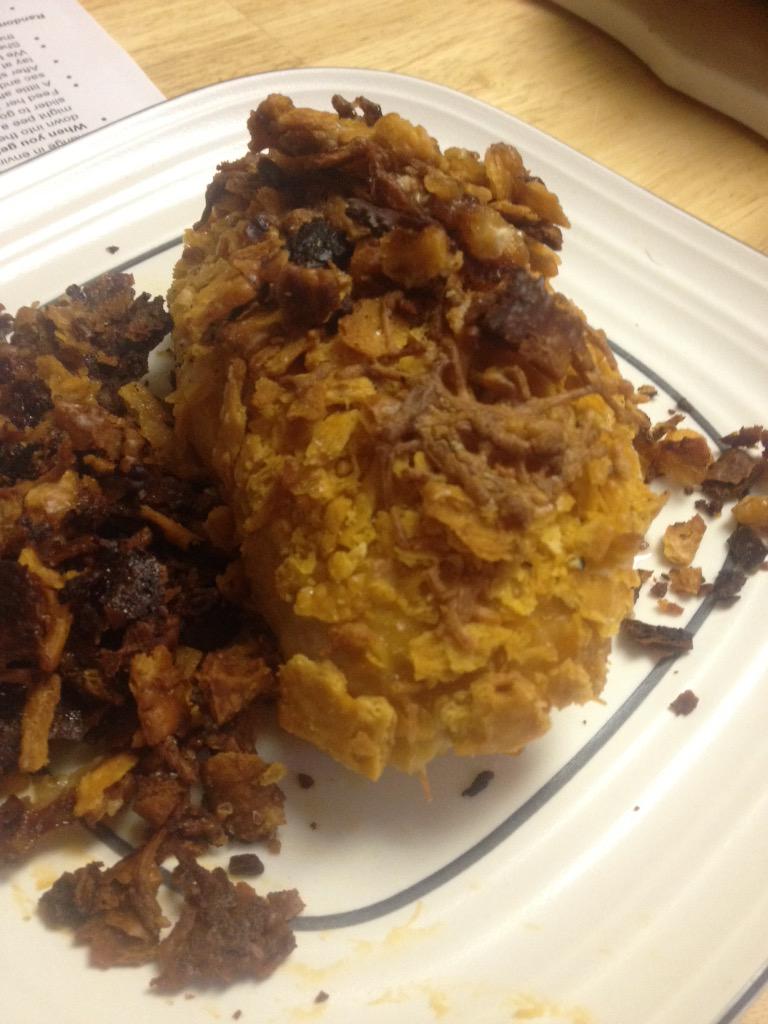 cookingpidge's tweet image. Chicken with soy sauce, mayo, crushed cheez-Itz. Turned out ok. #randomidea