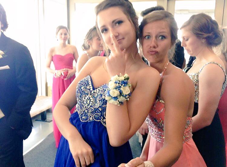 mlindy21's tweet image. happy 19th bff ☺🎉 hope u had a fab day ! srry I can&apos;t be there to celebrate with u, but I love and miss u lots 🐛💗