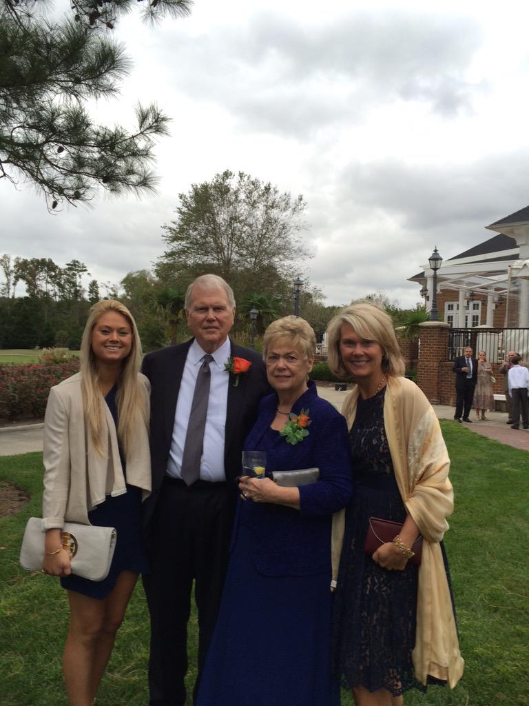 LW_Gray3's tweet photo. Such a special family day!!! Weddings bring out the best in us. http://t.co/vAEvDBhG1D