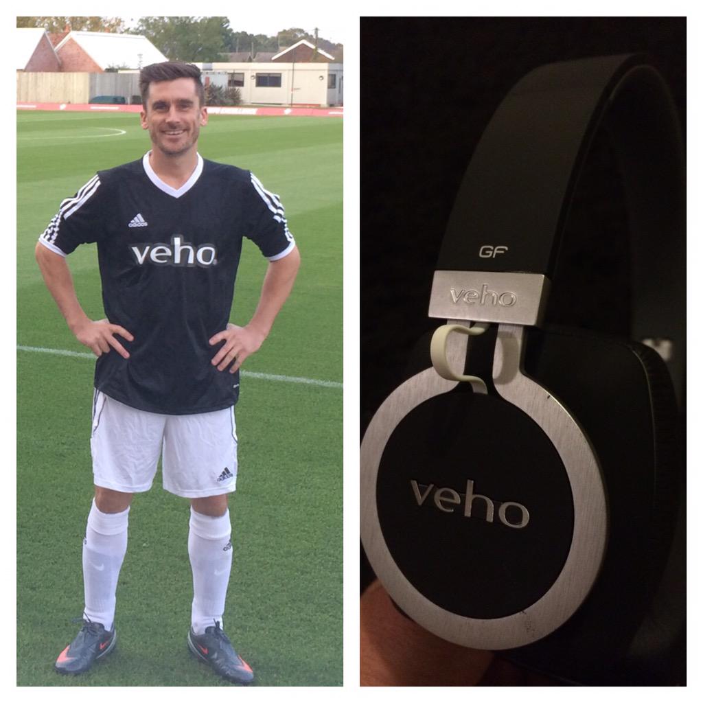 ChopperFielder's tweet photo. Thanks @steve_veho @ben_vallance @farmaj86  Customised 'GF' Veho Z-8 headphones &amp; @FrannyBenali for being rad #COYR http://t.co/7WdlGi1dvz