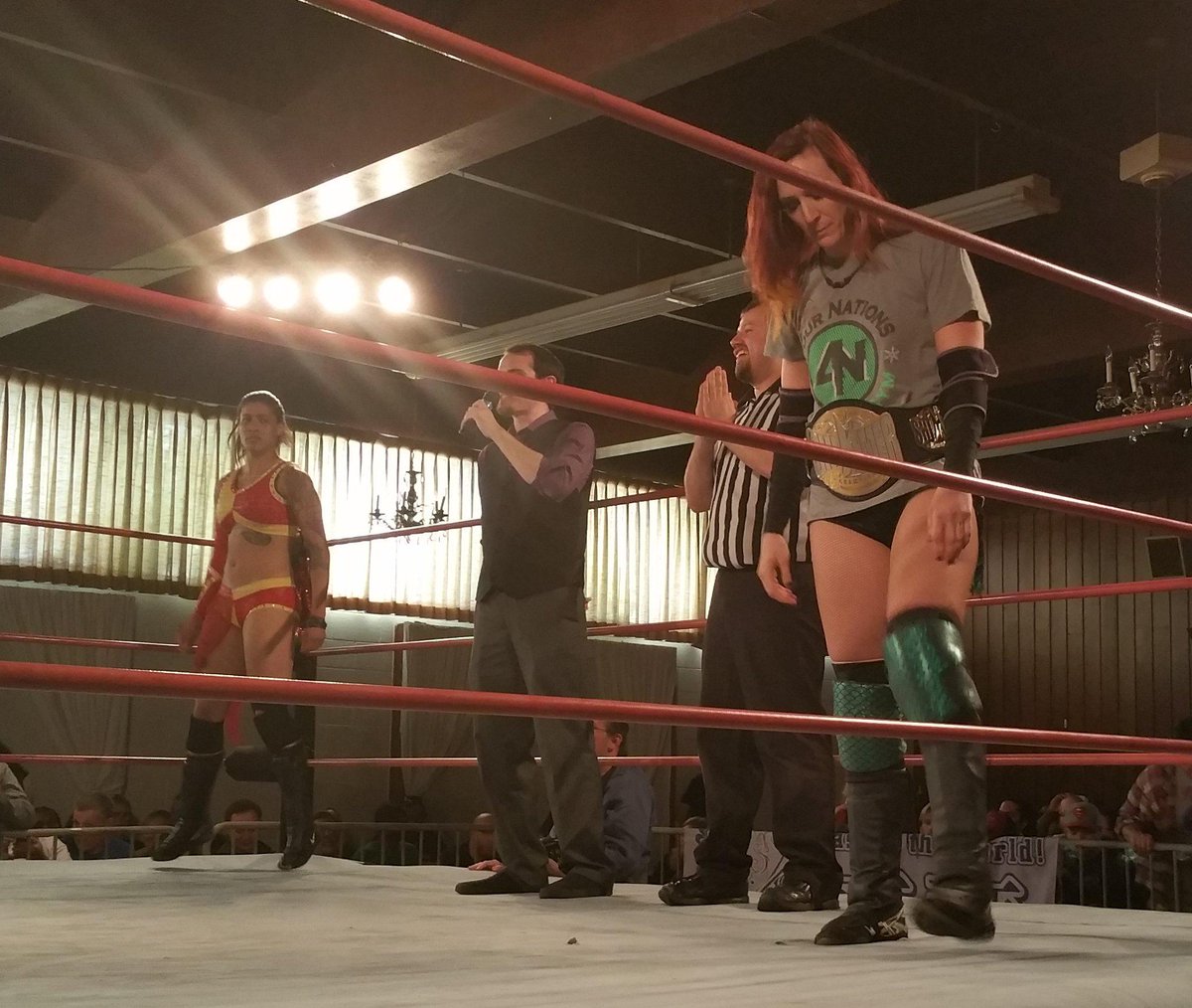 DaveMuscarella's tweet photo. Main event time! @SeriouslyEagles vs @NikiMSavo #SHIMMER78 http://t.co/6vO48TL79b
