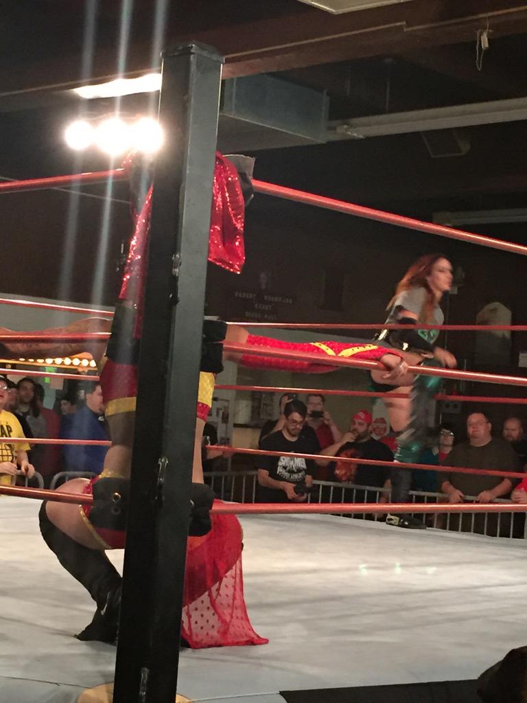 FearlessRiOT's tweet photo. Madison Eagles! #SHIMMER78 http://t.co/VlLb1Gc1VD