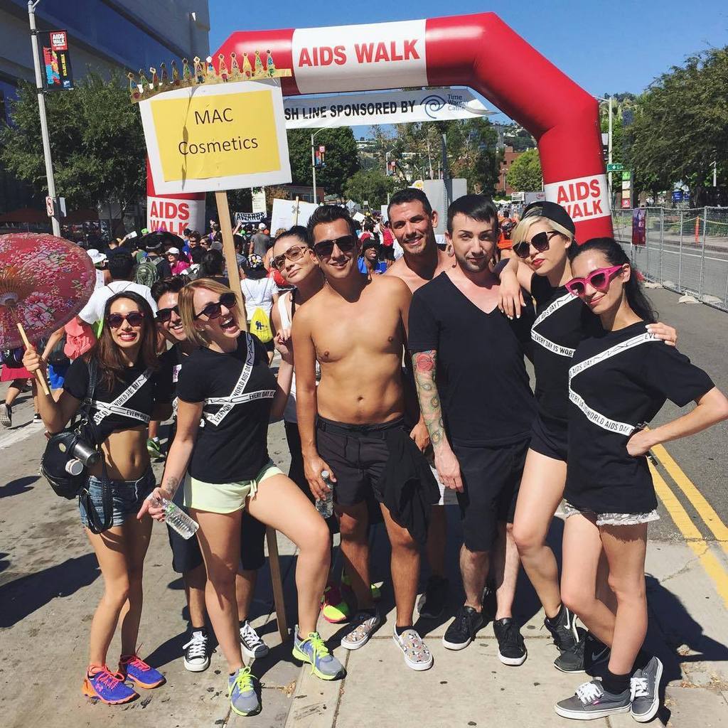 topgaynewz's tweet photo. Instagram: skyelerkole We did it! 10k in 100 degree weather!!! 💀💀💀 #aidswalkla2015 #wedidi… http://t.co/xaN88l39bn http://t.co/auoZvhFczQ