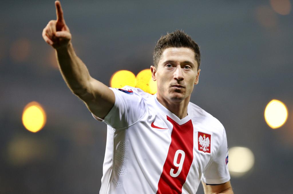 iMiaSanMia's tweet photo. Robert Lewandowski scored 15 goals in his last 495 minutes of football.

1 Goal every 33 minutes http://t.co/XfUBZaqqYI