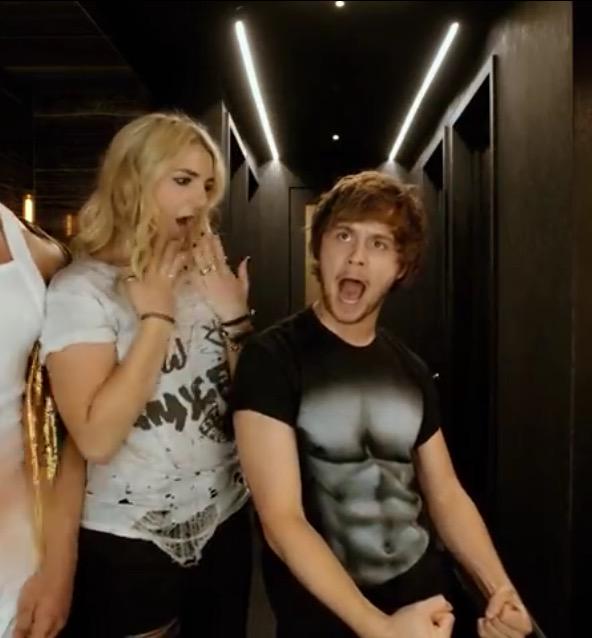 R5Hysteria's tweet photo. #R5Reactions: When your relationship is on fleek http://t.co/AEzj7R5S3P