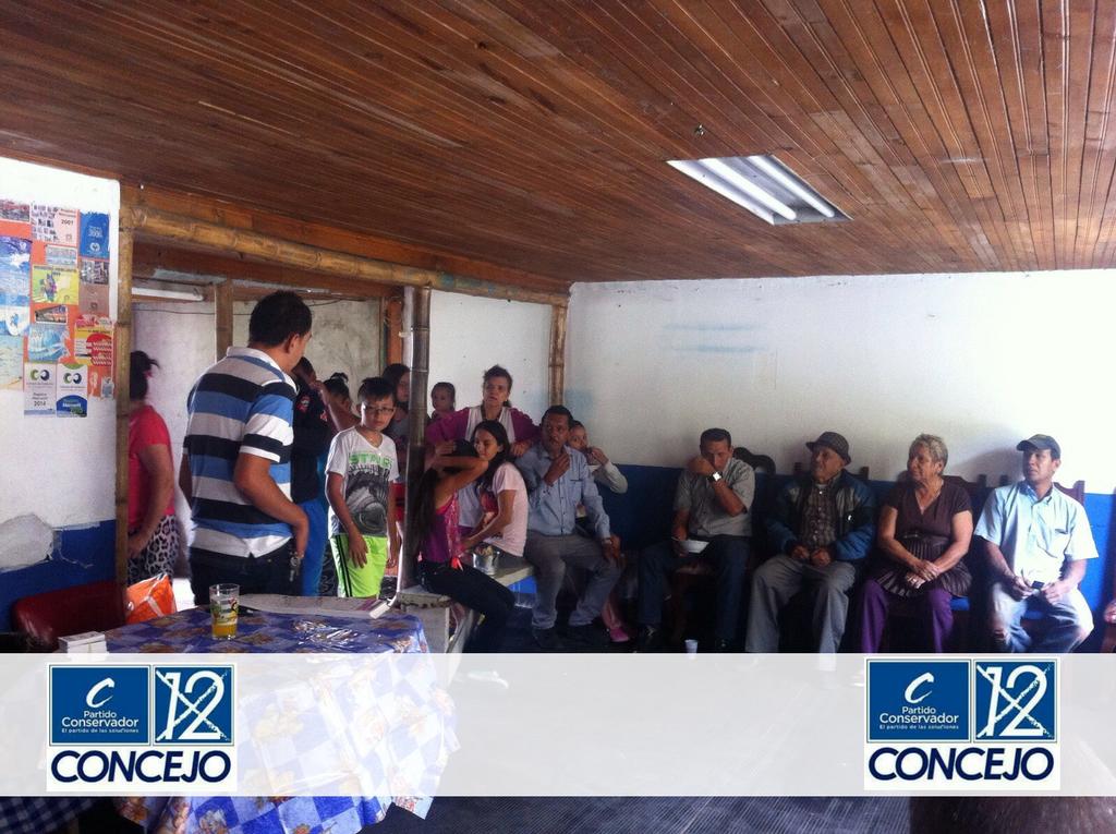 OsorioC12's tweet photo. Hoy en el barrio eucaliptos dando a conocer nuestra propuesta de campaña y  pedagogía electoral. #C12 x #Manizales http://t.co/T7nVy21cTA