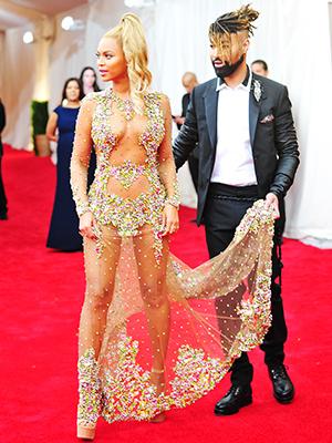 Artchatz's tweet photo. Beyoncé’s Stylist Says It Takes a Village to Dress Her http://t.co/KNWr94uz6b http://t.co/jvQd0SKVfq
