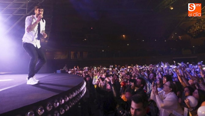SArtvALDIA's tweet photo. EL PÚBLICO SALMANTINO SE ENTREGA A @MelendiOficial 
http://t.co/WLebdf2R1m http://t.co/uluQEc0two