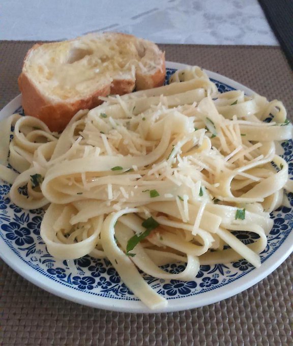 Alguien comi&oacute; delicioso #AmoQueMeCocinen #ConsentidaAlMil http://t.co/7y1AlDns9Z<a href="/tag/amoquemecocinen"class="tags">#AmoQueMeCocinen</a><a href="/tag/consentidaalmil"class="tags">#ConsentidaAlMil</a>