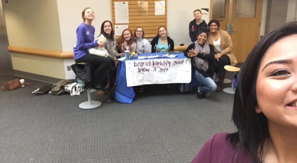 ASAThetaDelta's tweet photo. Donating your time is 500x more fun when you do it with your sistersπ―β€οΈπ #DOTDays #AlphaSigmaAlpha http://t.co/nqQJDPB0da