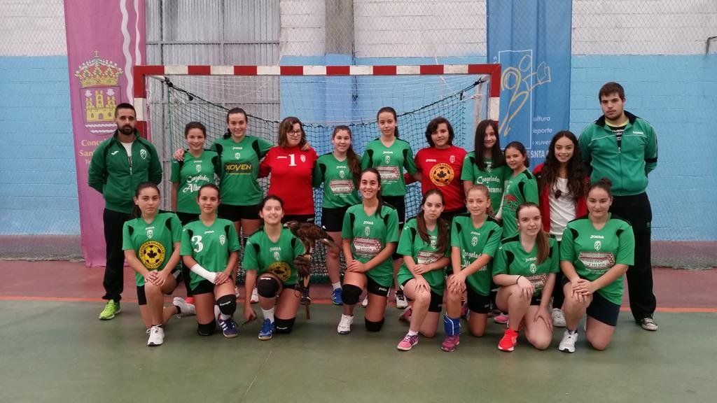 ascanioca91's tweet photo. Cadete femenino del xallas balonmano http://t.co/6w0LakihdD