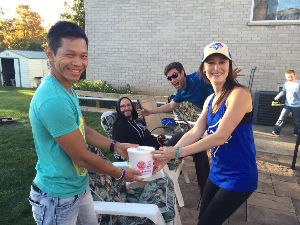 LdnIceCreamCo's tweet photo. One of many homes that we have dropped off free Pumpkin ice cream today.  #PayItForward #happythanksgiving #ldnont http://t.co/L7eZXEKapc