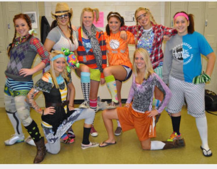 HSSSTUCO's tweet photo. If you are not sure what to wear, here are some possible ideas for Mismatch Day!!! 👗👕👟 http://t.co/tXRnDaMMFt