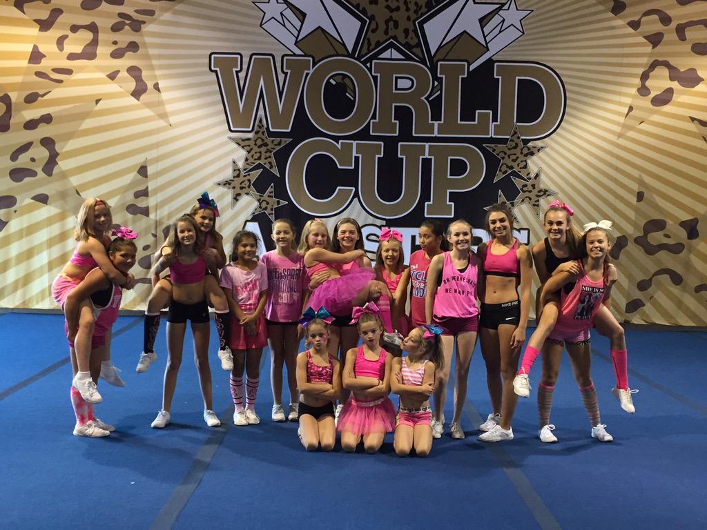worldcupeaston's tweet photo. Equinox #equinoxgoespink #worldcuppinkout #BreastCancerAwareness http://t.co/12TbQEnhHS