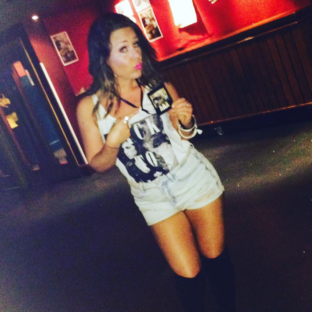 JustJessie4's tweet photo. #911Journey20 #911Support #911FanGirl4Life thanks again boys strutting round with me AAA pass... Standard!! http://t.co/XrcEbc0v41