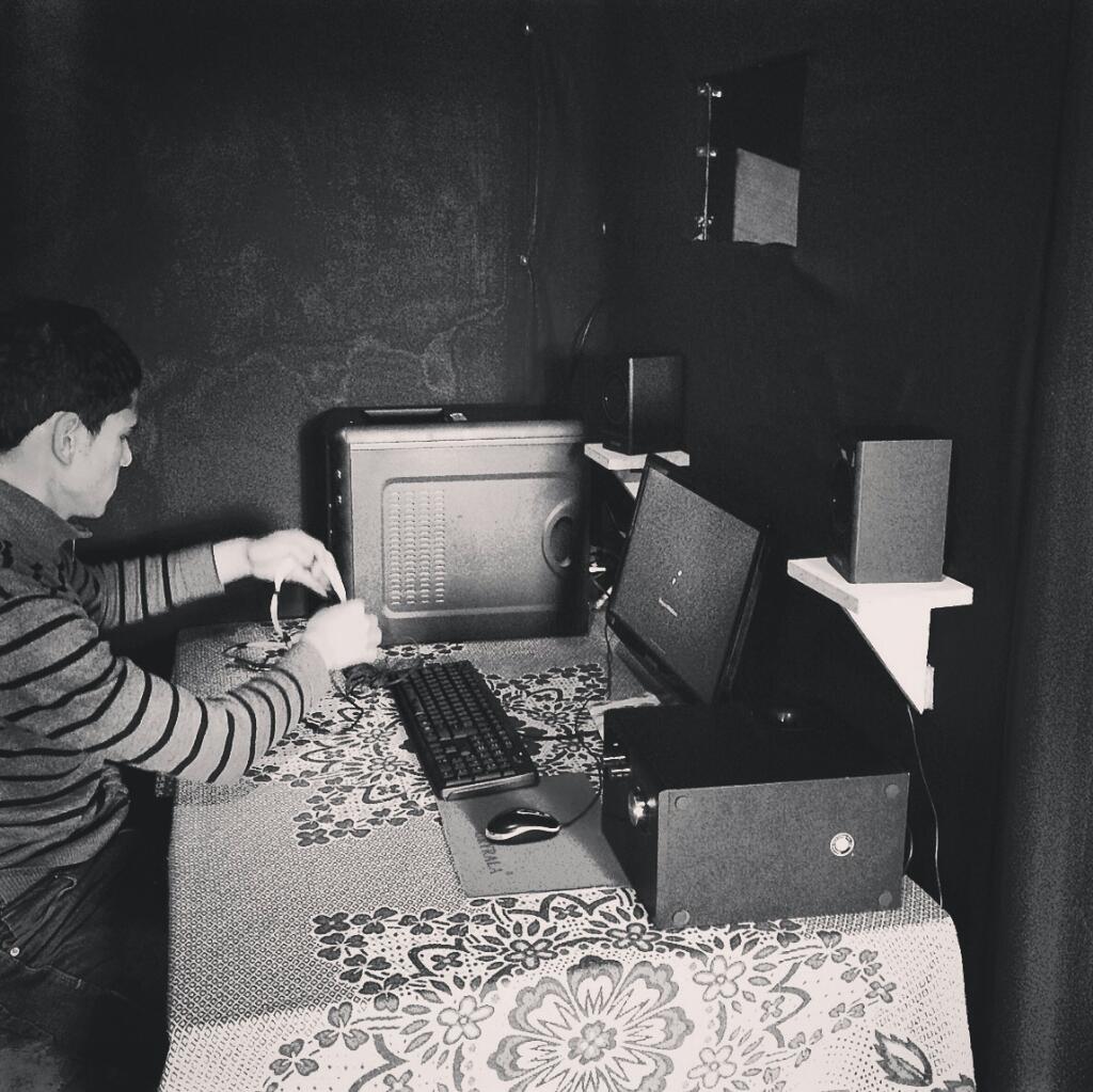 nursidakov's tweet photo. Демалыста NURBOLAT екеуміз студиянын шаруасын болып қалдық...

#shalkar #studio #2015 #habarlas

Тел: 87788061771 http://t.co/0NE2qMqmjQ