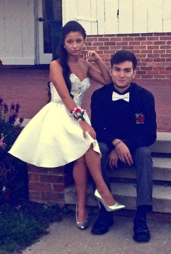 AmberRoby's tweet photo. Modern Day #bonnieandclyde http://t.co/RKRVjr4sIy