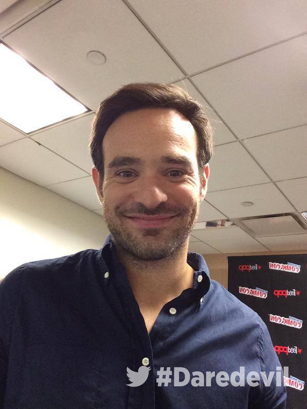 MarvelPelicula's tweet photo. #MarvelNYCC: El elenco de DAREDEVIL , estuvieron en el evento y nos regalaron selfies. 
#DAREDEVIL #SegundaTemporada http://t.co/tjVExnn6WN