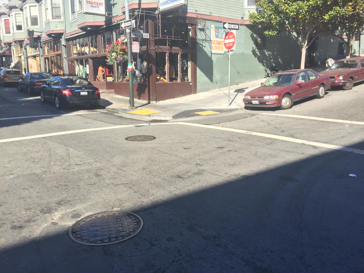 cisternmapper's tweet photo. Cistern #6, Grant &amp; Vallejo, 37.798686, -122.407216 http://t.co/53nxTYIrHq
