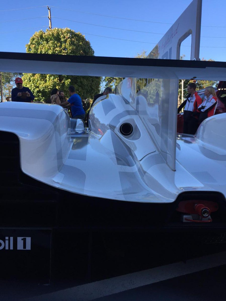 Porscheislife's tweet photo. 919 Exhaust View http://t.co/03hAMTputJ