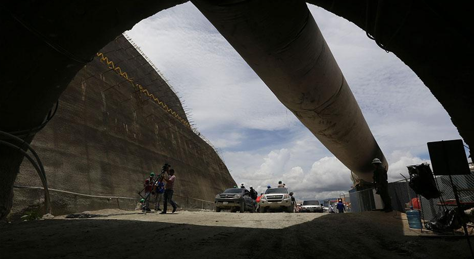 globovision's tweet photo. En 2017 inaugurarán Túnel entre la Cota Mil y Caracas - La Guaira   http://t.co/UarnNidoAe http://t.co/vKwLJpGPtZ