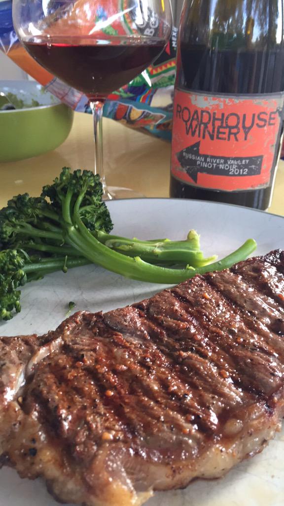 dbrockett1's tweet image. #sundayfunday dinner w/ @RoadHouseWinery #NapaMemories #DeliciousRed #PinotNoir 🍷