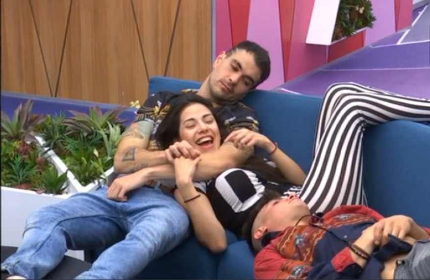 BigBrother_PM's tweet photo. RT si te gusta la nueva "familia" en la casa
#BBAndrew, #BBSexyDevil y #BBChile http://t.co/pjlt1mHI9o