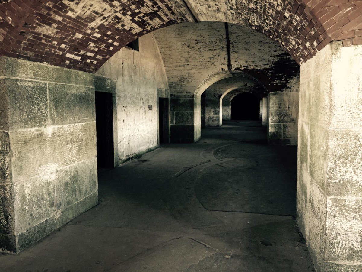 BHBeacon's tweet photo. Deep within the walls of Fort Warren #bostonharbor http://t.co/7rcjBUTbVo