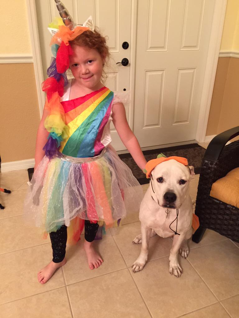 alexpythons's tweet photo. My girls ready for Halloween! Lol http://t.co/kYbQqprZNg