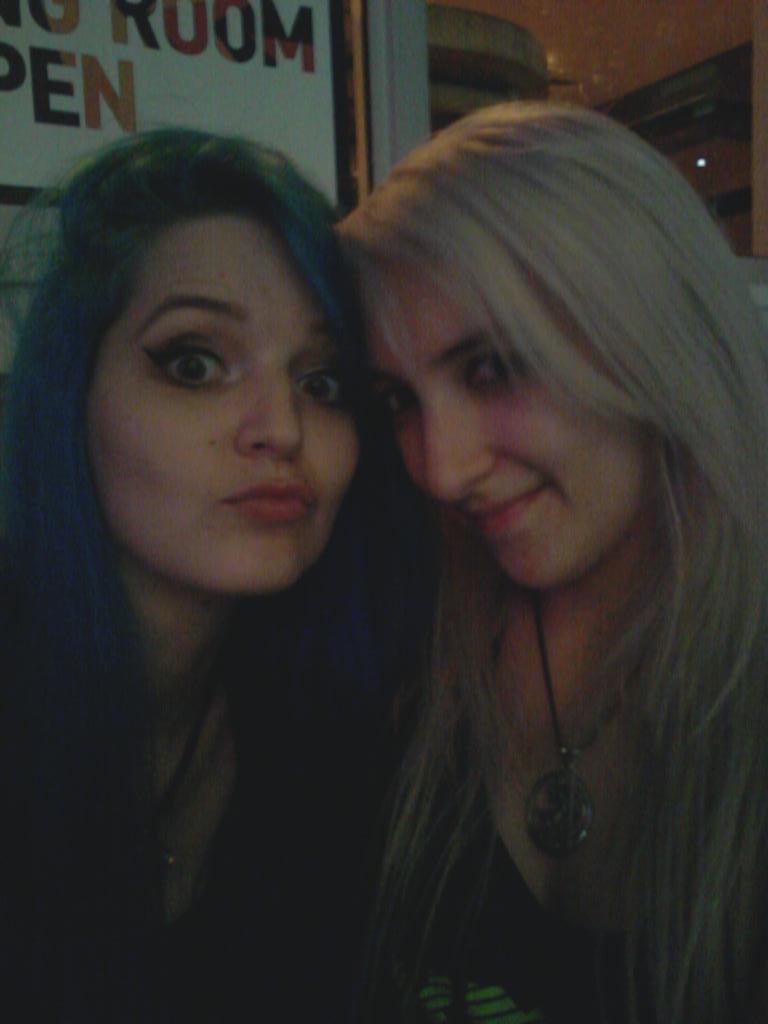 Floue Hashtag On Twitter