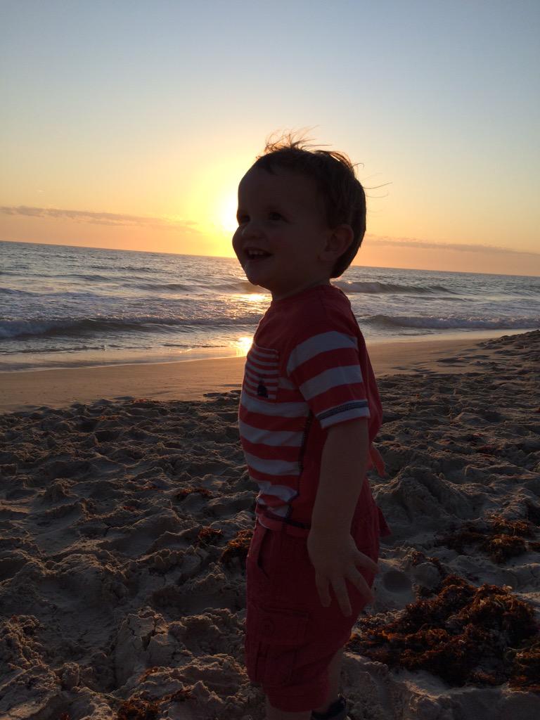 GazNeedham's tweet photo. Louis @ sunset #Perth2015 http://t.co/OFUPdpYIBT
