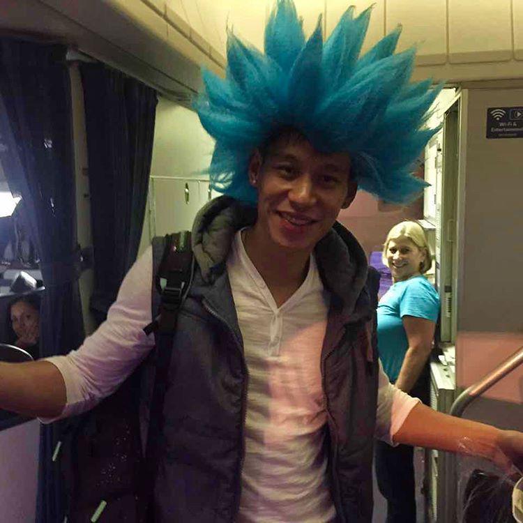 Librafree's tweet photo. @JLin7: Thank God for the fun game in Shenzhen!! S/o to all the fans for showin out. Headed to Shanghai! #BuzzCity http://t.co/mJqPgH06xQ