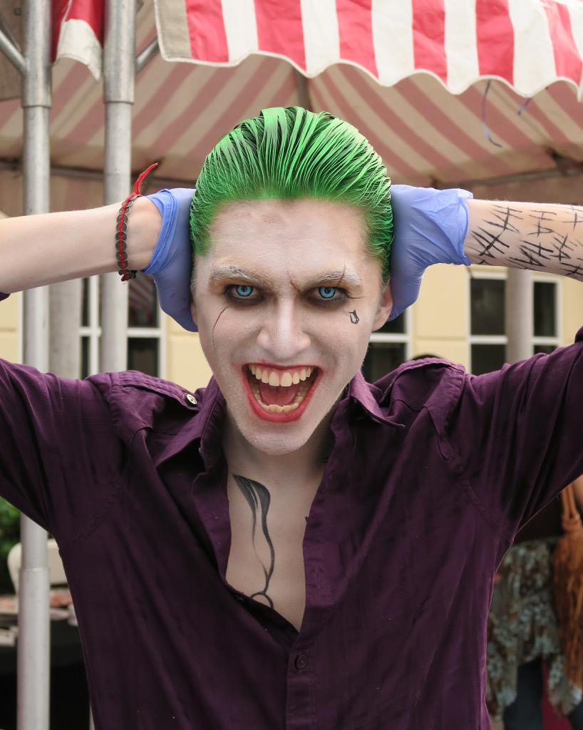 CosplayFame's tweet photo. Things are getting "crazy" here... #thejoker #jokercosplay #dccosplay #cosplay #cosplayfame #fxcosplay #sillyfarm http://t.co/C9HgjZjhPG
